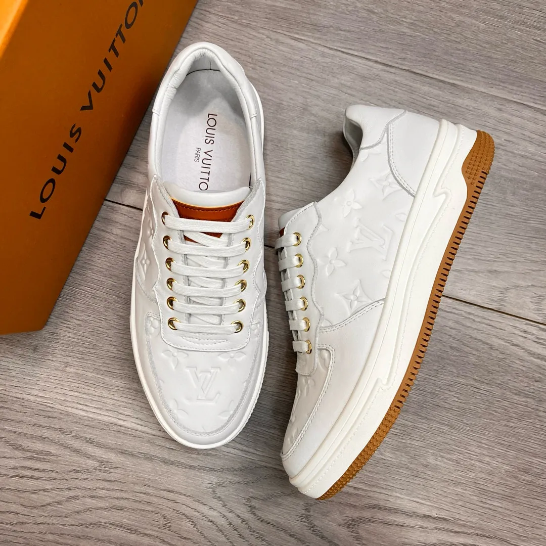 Ex-factory price: 400💰LV's latest casual men's shoes👉 👉 Popular casual fashion style, 💞 Simple and elegant style, 🔊 The fabric is made of imported cowhide, ☑️Comfortable sheepskin lining, original wear-resistant rubber outsole, real photos of classic models at the counter, two colors available, size: 38-44, (45 can be customized)